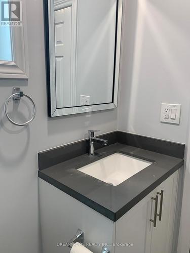 101 - 12 Mansfield Avenue, Toronto, ON - Indoor Photo Showing Bathroom