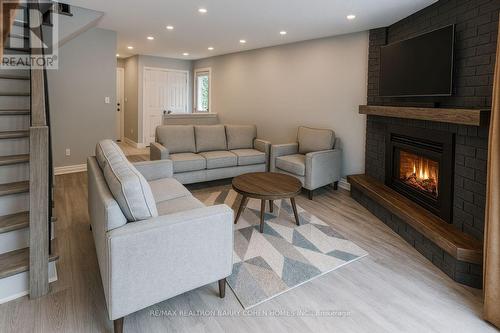 14 Mellon Avenue, Georgina, ON - Indoor Photo Showing Living Room With Fireplace