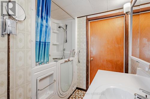 642 Marlborough Street N, Cornwall, ON - Indoor Photo Showing Bathroom