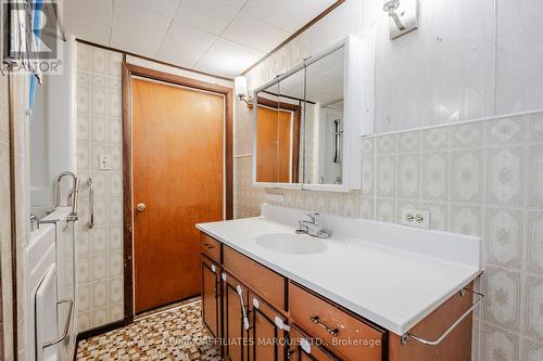 642 Marlborough Street N, Cornwall, ON - Indoor Photo Showing Bathroom