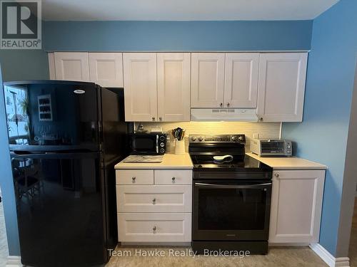 798 Quebec Street, Midland, ON - Indoor Photo Showing Kitchen