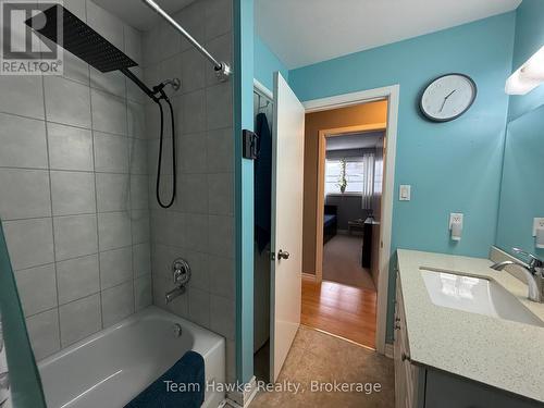798 Quebec Street, Midland, ON - Indoor Photo Showing Bathroom