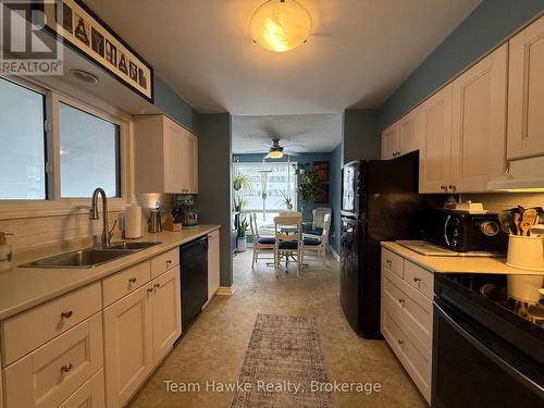 798 Quebec Street, Midland, ON - Indoor Photo Showing Kitchen With Double Sink
