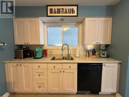 798 Quebec Street, Midland, ON - Indoor Photo Showing Kitchen With Double Sink