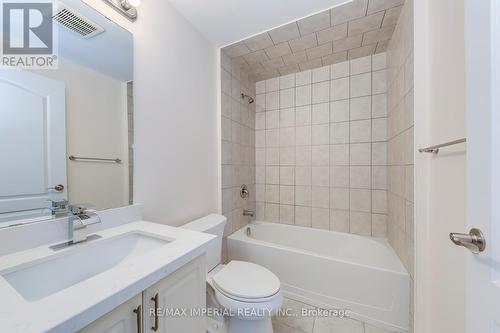 Shared bath room - 309 - 1360 Costigan Road, Milton, ON - Indoor Photo Showing Bathroom