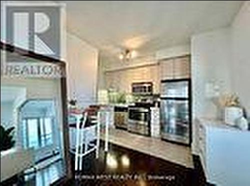 3904 - 50 Absolute Avenue, Mississauga, ON - Indoor Photo Showing Kitchen