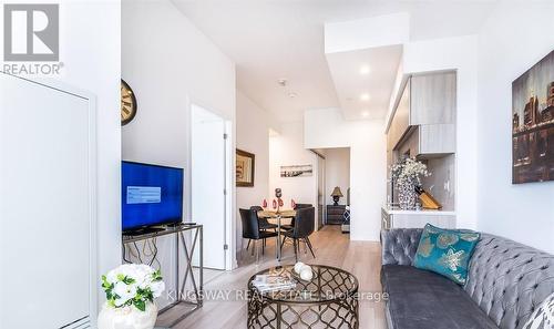 3901 - 39 Roehampton Avenue, Toronto, ON - Indoor Photo Showing Living Room