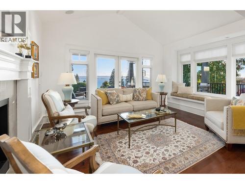 2623 Lawson Avenue, West Vancouver, BC - Indoor Photo Showing Living Room