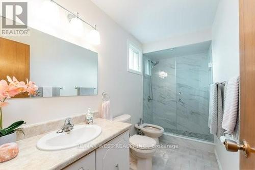 8 Hearne Avenue, Toronto, ON - Indoor Photo Showing Bathroom