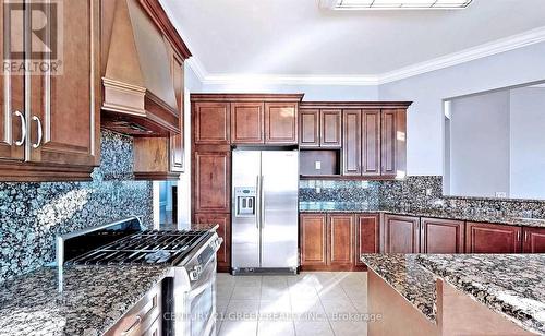 8 Pasadena Avenue, Brampton, ON - Indoor Photo Showing Kitchen