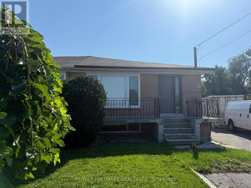 12 ROSETTE COURT  Toronto, ON M9M 1Z7