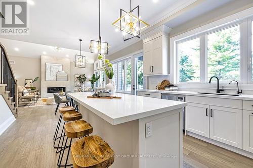 10 Philips Road, Whitby, ON - Indoor Photo Showing Kitchen With Upgraded Kitchen