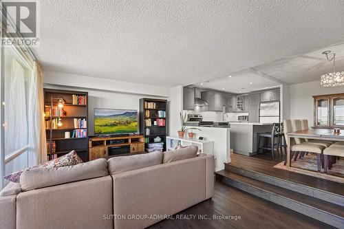 1001 - 270 Scarlett Road, Toronto, ON - Indoor Photo Showing Living Room