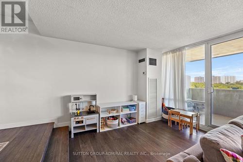 1001 - 270 Scarlett Road, Toronto, ON - Indoor