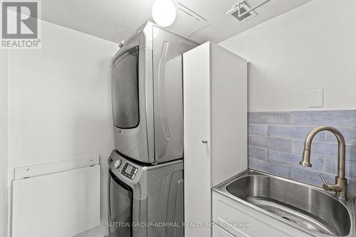 1001 - 270 Scarlett Road, Toronto, ON - Indoor Photo Showing Laundry Room