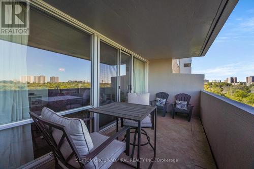 1001 - 270 Scarlett Road, Toronto, ON - Outdoor With Exterior