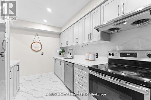 26 Woolwich Street, Kitchener, ON - Indoor Photo Showing Kitchen