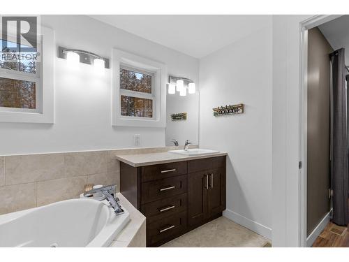 Primary bathroom - 13265 Apex Drive, Lake Country, BC - Indoor Photo Showing Bathroom
