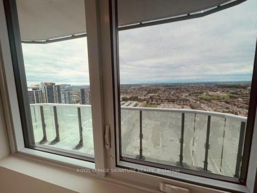 3009-8 Nahani Way, Mississauga, ON - Indoor Photo Showing Other Room