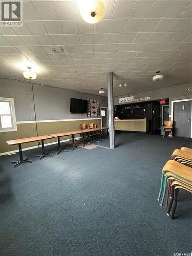 4 Main Street, Rhein, SK - Indoor Photo Showing Garage