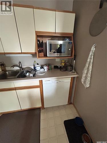 4 Main Street, Rhein, SK - Indoor Photo Showing Kitchen With Double Sink