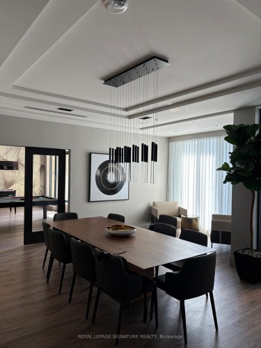 420-293 The Kingsway N/A, Toronto, ON - Indoor Photo Showing Dining Room
