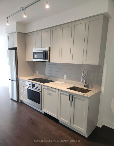 420-293 The Kingsway N/A, Toronto, ON - Indoor Photo Showing Kitchen