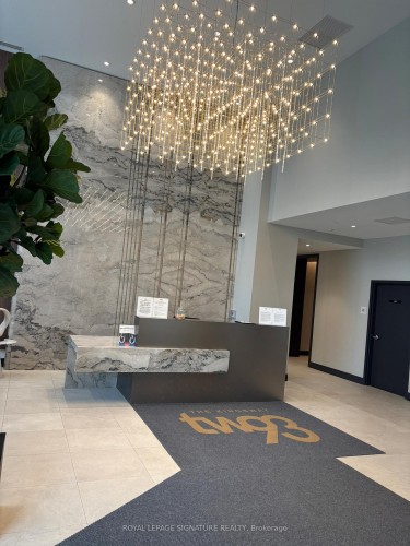 420-293 The Kingsway N/A, Toronto, ON - Indoor Photo Showing Other Room