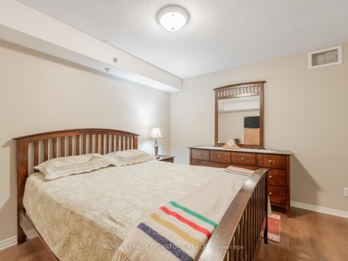 430-684 Warden Avenue, Toronto, ON - Indoor Photo Showing Bedroom