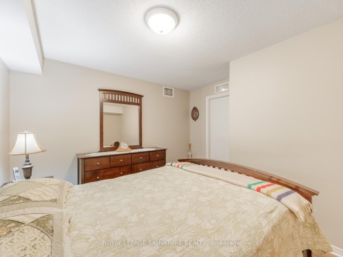 430-684 Warden Avenue, Toronto, ON - Indoor Photo Showing Bedroom