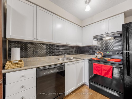 430-684 Warden Avenue, Toronto, ON - Indoor Photo Showing Kitchen With Double Sink