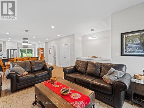 34 Yost Court, Perth East (Milverton), ON - Indoor Photo Showing Living Room