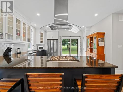 34 Yost Court, Perth East (Milverton), ON - Indoor Photo Showing Kitchen With Upgraded Kitchen