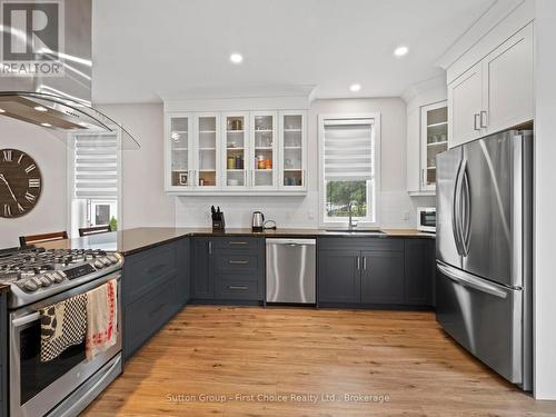 34 Yost Court, Perth East (Milverton), ON - Indoor Photo Showing Kitchen With Stainless Steel Kitchen With Upgraded Kitchen