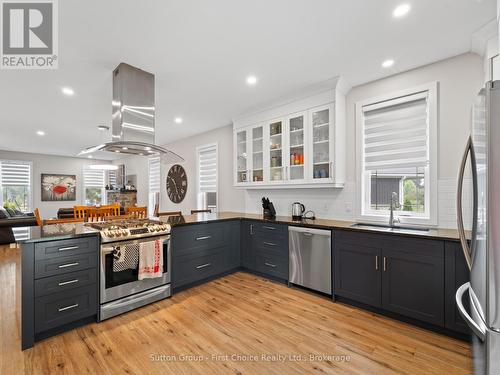 34 Yost Court, Perth East (Milverton), ON - Indoor Photo Showing Kitchen With Stainless Steel Kitchen With Upgraded Kitchen