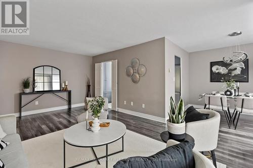 1508 - 5 Vicora Linkway, Toronto, ON - Indoor Photo Showing Living Room