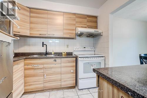 32 - 1121 Sandhurst Circle, Toronto, ON - Indoor Photo Showing Kitchen With Double Sink