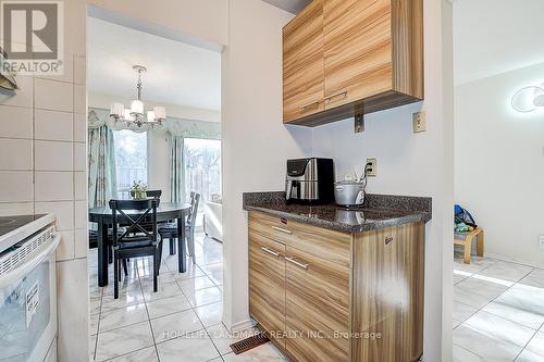32 - 1121 Sandhurst Circle, Toronto, ON - Indoor Photo Showing Kitchen
