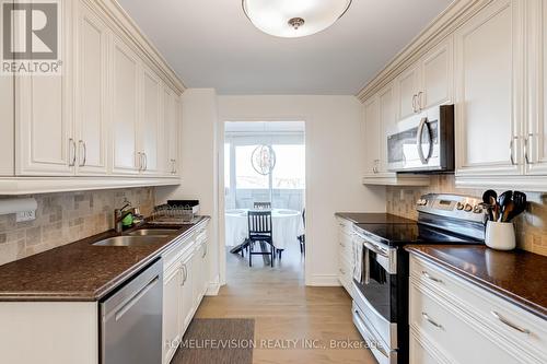 1105 - 75 Wynford Heights Crescent, Toronto, ON - Indoor Photo Showing Kitchen With Double Sink
