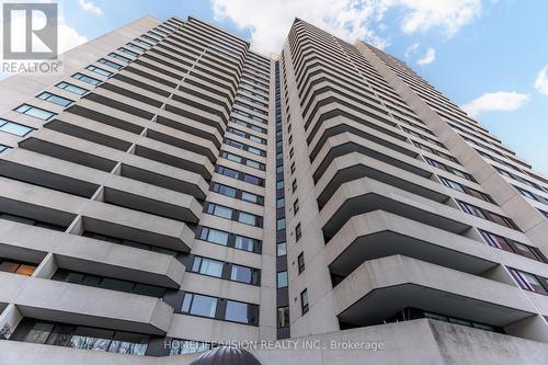 1105 - 75 Wynford Heights Crescent, Toronto, ON - Outdoor