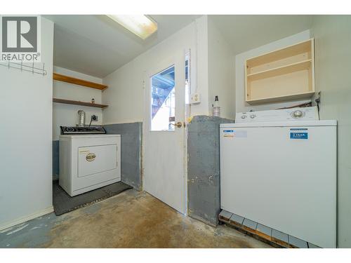 432 W 25Th Street, North Vancouver, BC - Indoor Photo Showing Laundry Room