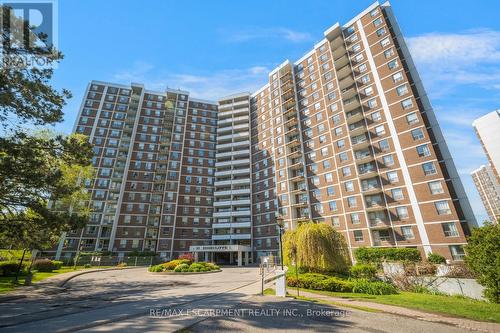 206 - 10 EDGECLIFF GOLFWAY  Toronto, ON M3C 3A3