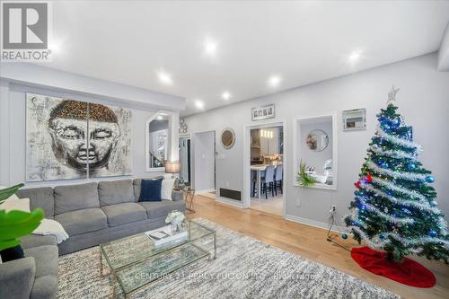 67 Kenilworth Crescent, Whitby, ON - Indoor Photo Showing Living Room
