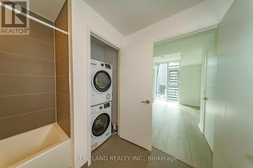 814 - 33 Helendale Avenue, Toronto, ON - Indoor Photo Showing Laundry Room