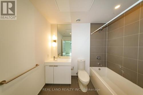 814 - 33 Helendale Avenue, Toronto, ON - Indoor Photo Showing Bathroom