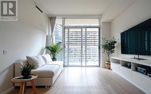 814 - 33 Helendale Avenue, Toronto, ON - Indoor Photo Showing Other Room