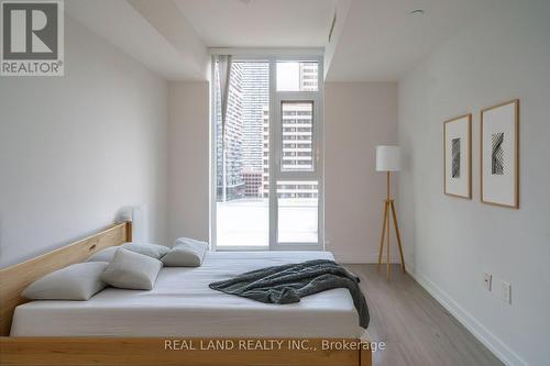 814 - 33 Helendale Avenue, Toronto, ON - Indoor Photo Showing Bedroom