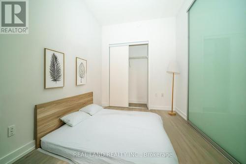 814 - 33 Helendale Avenue, Toronto, ON - Indoor Photo Showing Bedroom