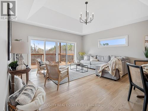 503 Royal Ridge Drive, Fort Erie (Ridgeway), ON - Indoor Photo Showing Living Room