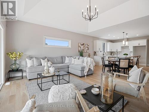 503 Royal Ridge Drive, Fort Erie (Ridgeway), ON - Indoor Photo Showing Living Room